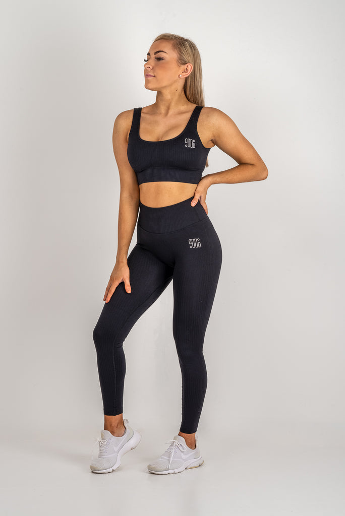 RIBBED BLACK SPORTS BRA - in2it activewear